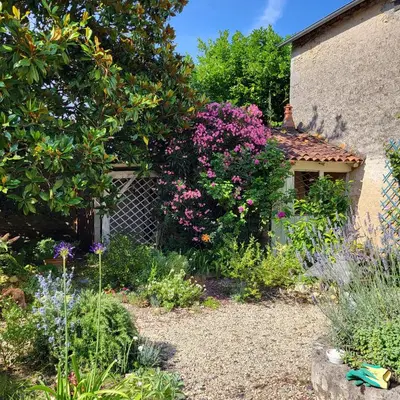 Jardin de l'établissement Une nuit à la Clouère