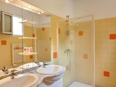 Salle de bains dans l'établissement Chalet avec Terrasse - 4 personnes, Cuisine équipée - API-1-52-1335