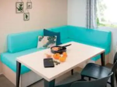 Coin salon dans l'établissement Mobil-home cosy à Châtelaillon-Plage, 6 pers - API-1-52-1609