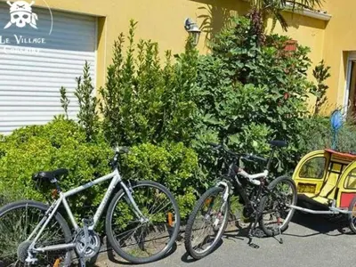 Vélo sur le terrain de l'établissement Mobil Home 4 pers - Terrasse - API-1-52-1635 ou dans les environs