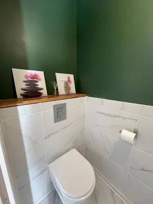 Salle de bains dans l'établissement Maison en face du Marche Notre-Dame