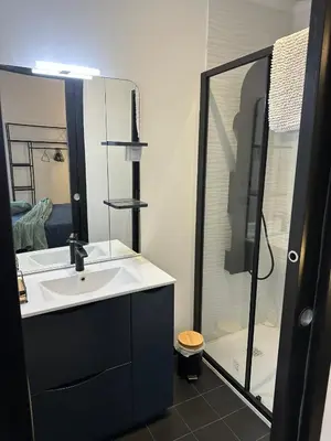 Salle de bains dans l'établissement La TOUR DE SAINT XANDRE LA ROCHELLE