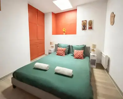 Un ou plusieurs lits dans un hébergement de l'établissement Appartement moderne et lumineux en centre-ville