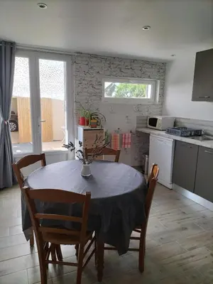Cuisine ou kitchenette dans l'établissement A l'orée des champs, 3 étoiles, climatisé, lit king-size, piscine d'été