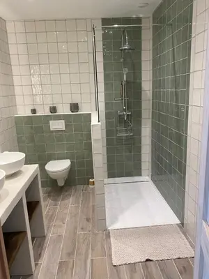 Salle de bains dans l'établissement Domaine du Petit Vivier - Futuroscope