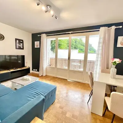 Large 3 bedroom parking and fiber