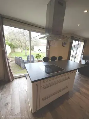 Cuisine ou kitchenette dans l'établissement Maison de famille 4-6 personnes à 5 min du Futuroscope