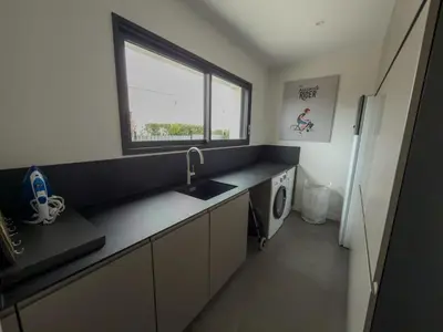 Cuisine ou kitchenette dans l'établissement Villa Cobalt - Pool & Rooftop Sea View