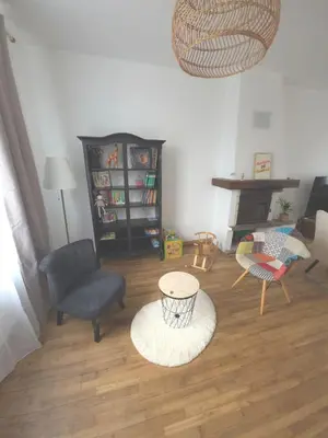 Bibliothèque dans la maison de vacances