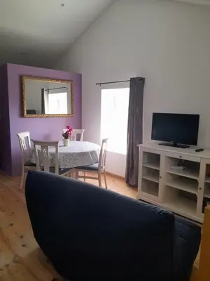 Télévision ou salle de divertissement dans l'établissement 35 m2 independent studio