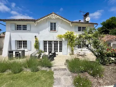 Jardin de l'établissement La Providence Elegant 5 bedroom stone house with private pool