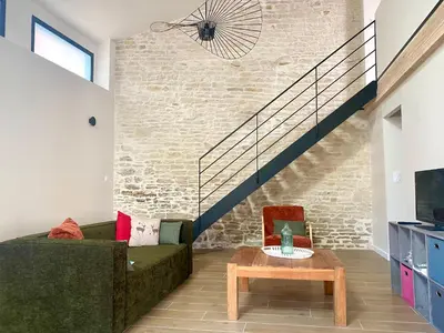 Télévision ou salle de divertissement dans l'établissement Gîte ChaRose Maison dans le Marais Poitevin