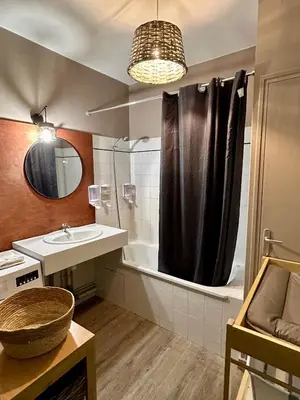 Salle de bains dans l'établissement Le Grand Merciers T3