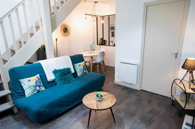 Coin salon dans l'établissement Le Duplex de Merciers Coeur de ville