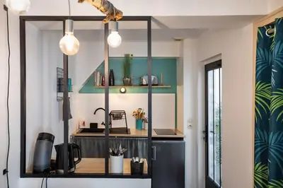 Cuisine ou kitchenette dans l'établissement Le Duplex de Merciers Coeur de ville