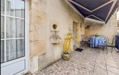 Balcon ou terrasse dans l'établissement Charmante Maison Au Calme