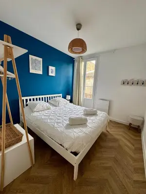 Un ou plusieurs lits dans un hébergement de l'établissement Appartement de Charme T3 Hyper centre Rochelais