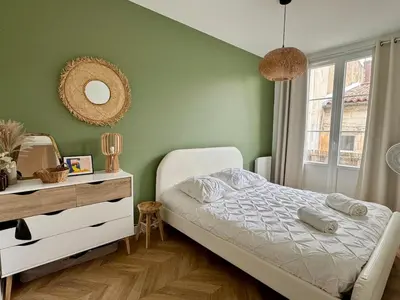 Un ou plusieurs lits dans un hébergement de l'établissement Appartement de Charme T3 Hyper centre Rochelais