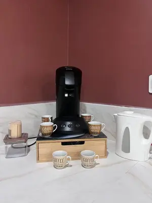 Plateau bouilloire dans l'établissement Logement entier avec jacuzzi proche futuroscope