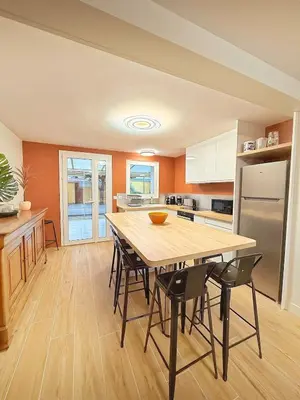 Cuisine ou kitchenette dans l'établissement Maison Magnolia Jardin & terrasse proche centre