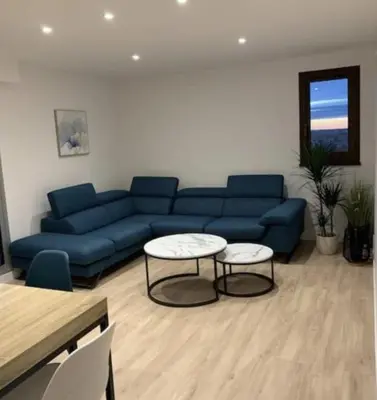 Coin salon dans l'établissement Chambre dans un grand appartement refait - Belle vue