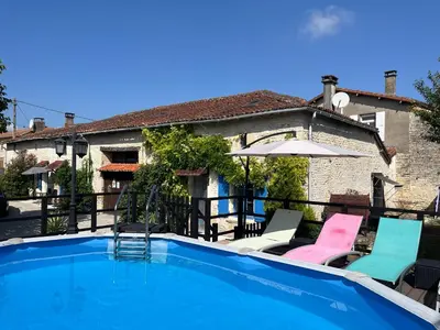 Piscine de l'établissement le gite du vieux puits ou située à proximité