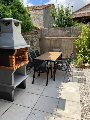 Terrasse ou espace extérieur de l'établissement le gite du vieux puits