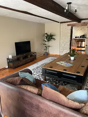 Télévision ou salle de divertissement dans l'établissement le gite du vieux puits