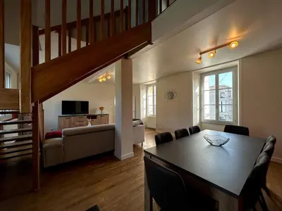 Télévision ou salle de divertissement dans l'établissement PARTHENAY, Maison 3 chambres, 8 voyageurs