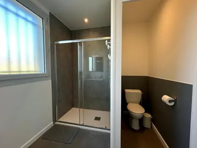Salle de bains dans l'établissement PARTHENAY, Maison 3 chambres, 8 voyageurs