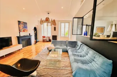 Coin salon dans l'établissement Bel appartement au coeur de La Rochelle