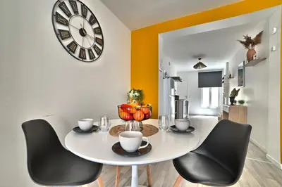 Coin salon dans l'établissement Ave César - Appartement Gallo-Romain en Hypercentre, Fibre, Tv 4K
