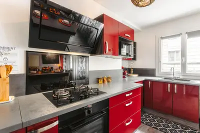 Cuisine ou kitchenette dans l'établissement Jungle Saintaise - Appartement, Hypercentre, Fibre, Tv 4K, Parking Privé Payant