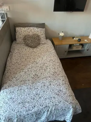 Un ou plusieurs lits dans un hébergement de l'établissement Chabanais town centre Apartment Rose