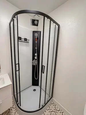 Salle de bains dans l'établissement Appartement Neuf 4P - Terrasse - Parking