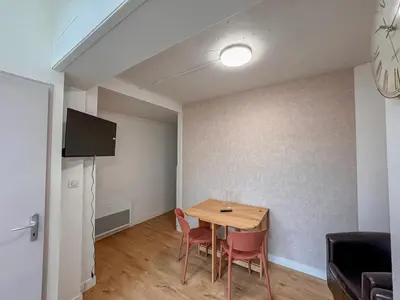 Télévision ou salle de divertissement dans l'établissement Studio Neuf Centre - Chambre Séparée - Parking
