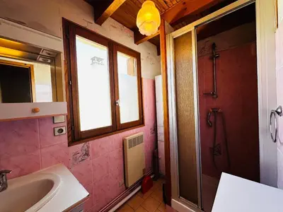 Salle de bains dans l'établissement Appartement proche centre - 2 pers. - FR-1-709-103