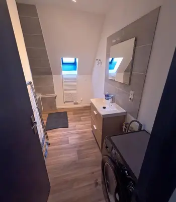 Salle de bains dans l'établissement Appartement pour 6 personnes au Vigeant