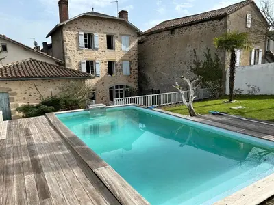 Piscine de l'établissement Casa 17 Confolens ou située à proximité