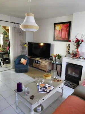 Télévision ou salle de divertissement dans l'établissement Petite Maison Fourasine à 5mn des plages et du centre ville
