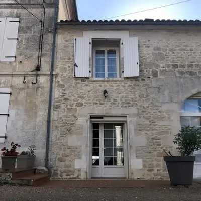 Logement calme avec parking gratuit - proche Angouleme