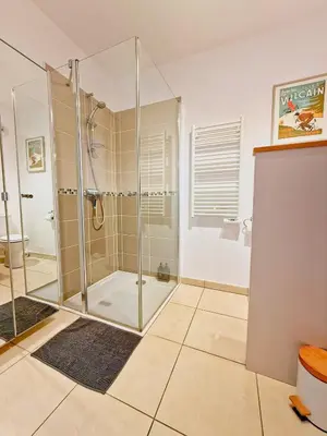 Salle de bains dans l'établissement Le Templier Séjour Place de l'hôtel de ville