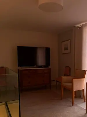 Télévision ou salle de divertissement dans l'établissement Nuit Paix Turf