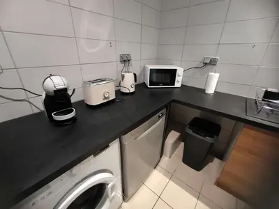 Cuisine ou kitchenette dans l'établissement L'Escale Bleue charme au Marais Poitevin