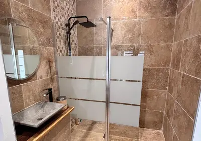 Salle de bains dans l'établissement Les Anges de la Vigne