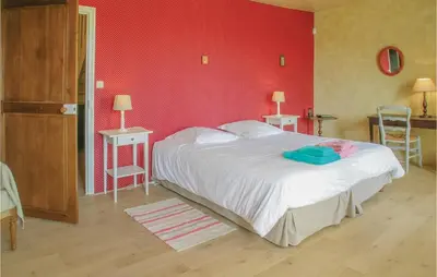Un ou plusieurs lits dans un hébergement de l'établissement Stunning Home In St Maixent De Beugné