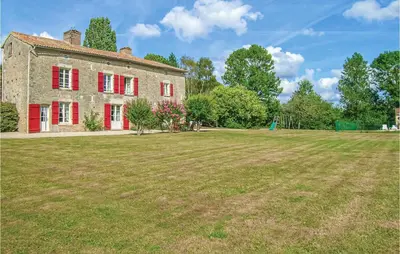Jardin de l'établissement Stunning Home In St Maixent De Beugné