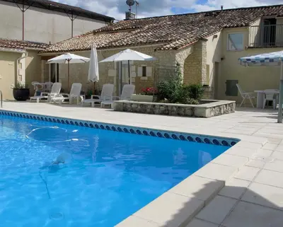 Piscine de l'établissement Maison Du Ruisseau ou située à proximité