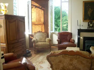 Coin salon dans l'établissement Château Fontclaire