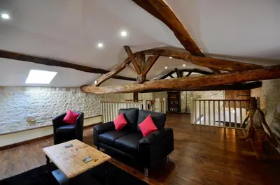 Coin salon dans l'établissement Chez Fins Bois